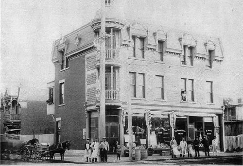 Boucherie Masson coin Ste-Cath et Préfontaine vers 1899-1900 -